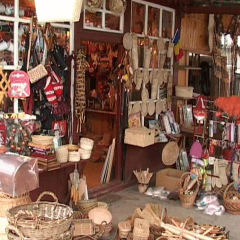 Artizanii din localitatea mureşeană Chendu îşi aşteaptă cumpărătorii 