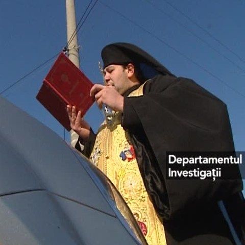Un tânăr din Sinteşti se dă drept preot şi oficiază diverse slujbe