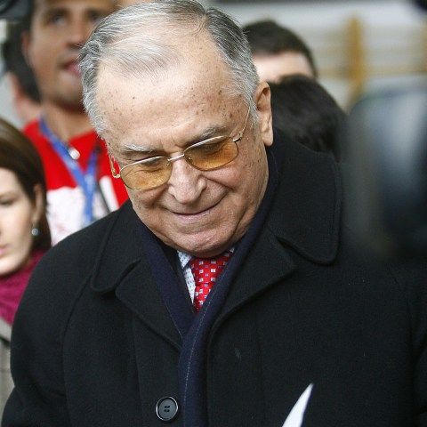 Iliescu atacă Guvernul pentru limitarea cumulului pensie-salariu