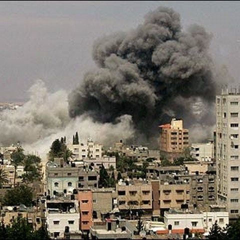 Autobuzul cu refugiaţi, printre care se aflau şi patru români, a fost întors în Gaza City din motive de securitate 