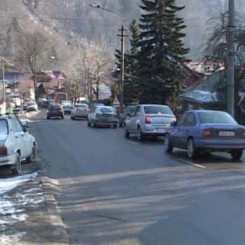 Traficul pe DN 1 a fost blocat duminică din cauza miilor de autoturisme 