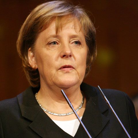 Berlinul presează Grecia să-şi plătească datoria faţă de fabricanţii germani de arme