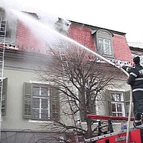 O clădire monument istoric din Sibiu a fost grav avariată de un incendiu 