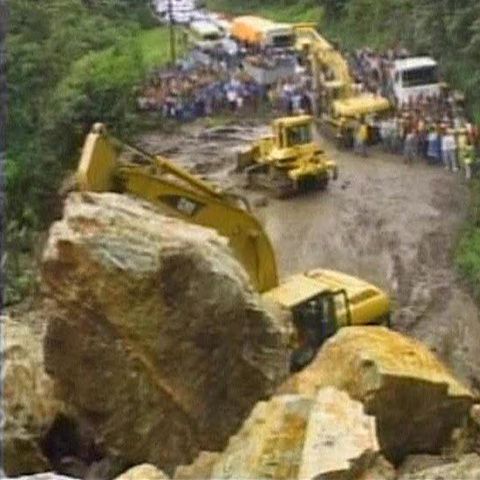 Alunecările de teren au distrus aproape în totalitate legătura rutieră între estul şi vestul Boliviei