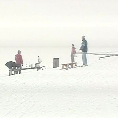 Lacul Sfânta Ana este situat la 10 kilometri de Bixad