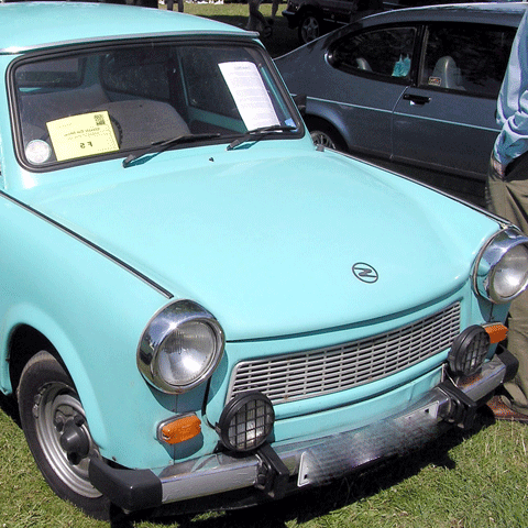 Sergiu Andon vine la Parlament cu Trabantul, iar Viorel Hrebenciuc nu are maşină, potrivit declaraţiilor de avere