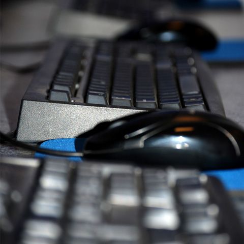 Facebook, folosit de părinţi pentru a-şi supraveghea copiii