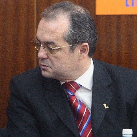 Emil Boc: Profesorii, medicii şi actorii pensionaţi vor putea cumula pensia cu alte venituri
