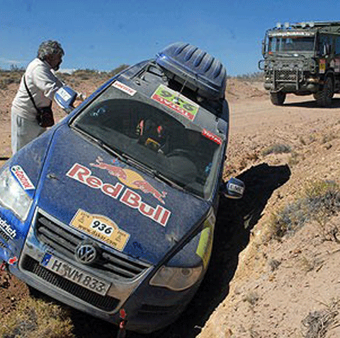 Dakar - Liderul clasei auto, Nasser Al Attiyah, a fost exclus din competiţie 