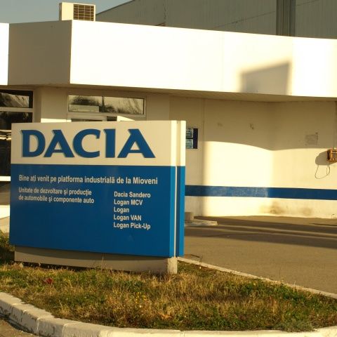 Angajaţii Dacia se pregătesc de proteste