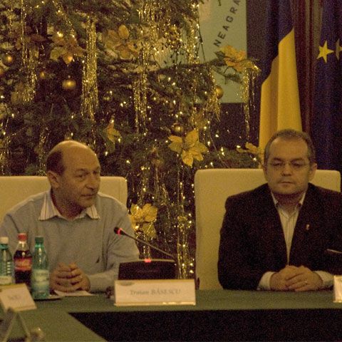 Traian Băsescu şi Emil Boc se vor întâlni, astăzi, cu preşedintele Comisiei Europene, pentru a discuta, printre altele, despre criza gazelor
