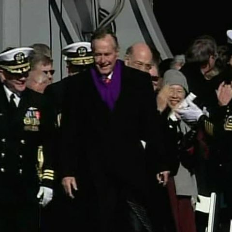 George W. Bush a numit un portavion după tatăl său, George H. W. Bush