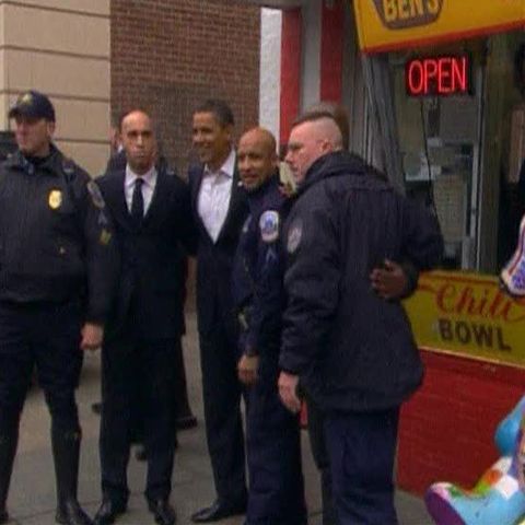 Barack Obama a luat sâmbătă prânzul într-un fast-food din Washington 