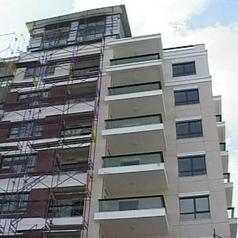 Preţurile apartamentelor vor scădea cu 25% în acest an, spun analiştii