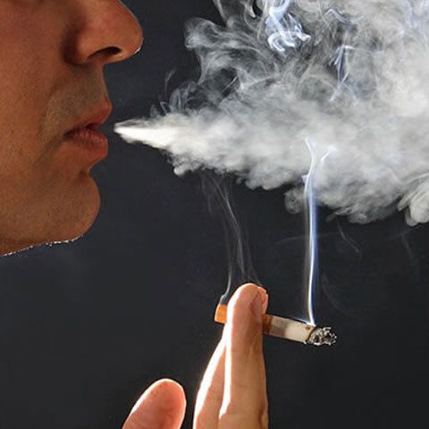 Mai multe localuri din Vaslui şi Gorj au fost amendate pentru că nu au delimitat spaţii speciale pentru nefumători