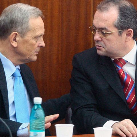 Gândul: Stolojan îl trimite pe Boc la FMI. Boc spune că ia în calcul şi această variantă