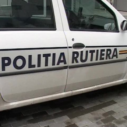Poliţiştii din Vâlcea au fost nevoiţi să folosească pistoalele pentru a opri un şofer 