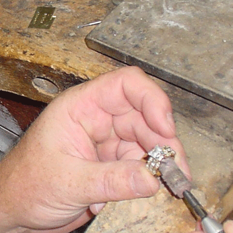 Casele de amanet, singura soluţie de a împrumuta bani pe termen scurt