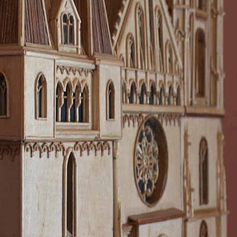 Un pensionar din Târgu Mureş face clădiri în miniatură din chibrituri 