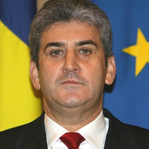 Gabriel Oprea: Nu am făcut numiri bazate pe "carnetul de partid"