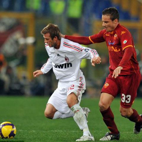 David Beckham a debutat pentru AC Milan în derby-ul cu AS Roma, scor 2-2 