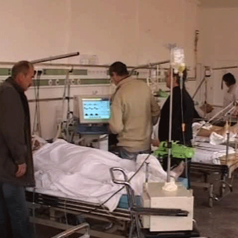 Trei oameni au ajuns la spital la Arad, iar medicii cred că suferă de botulism