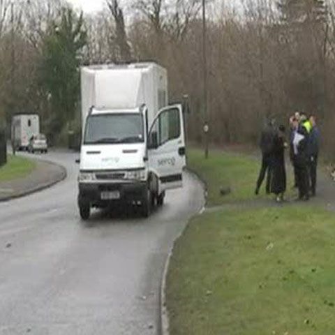 O bandă înarmată a atacat la Londra o dubă a poliţiei şi a eliberat un deţinut