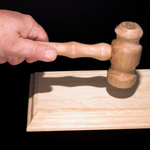 Magistraţii au discutat marţi despre trimiterea la CCR a OUG privind înfiinţarea companiei energetice naţionale