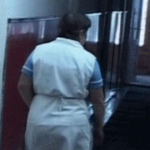 O îngrijitoare a abuzat sexual un tânăr de 20 de ani cu dizabilităţi 