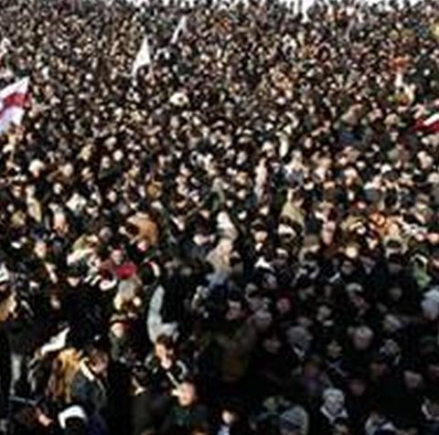 Revoltă la Riga, în urma unei manifestaţii antiguvernamentale la care au participat 10.000 de persoane