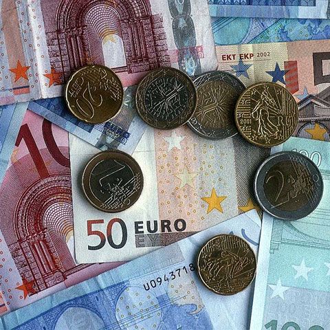BNR a anunţat un curs de 4,27 lei pentru un euro