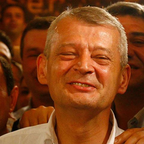 Oprescu umple Capitala de toalete inteligente, care se deschid automat în cinci minute