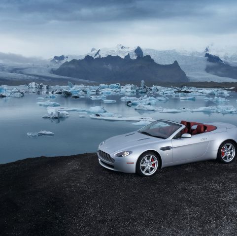 În Anglia, o proprietate de lux vine la pachet cu un Aston Martin