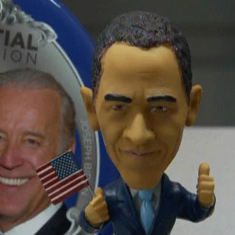 Americanii cumpără suveniruri cu imaginea noului preşedinte 