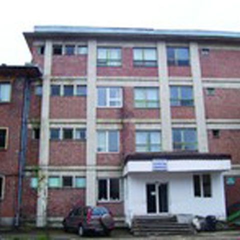 Policlinica Tractorul din Braşov a fost inundată, iar o bucată din tavan s-a prăbuşit