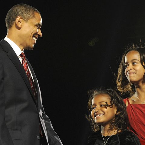 Tăticul Barack Obama le mulţumeşte fiicelor printr-un manifest politic