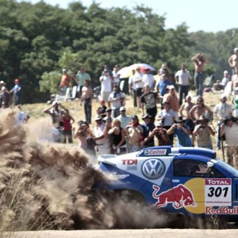 A abandonat şi Carlos Sainz, liderul de la auto!