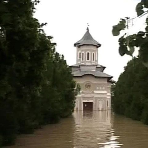 Pe digurile din Vrancea vor fi montaţi senzori de avertizare pentru inundaţii 