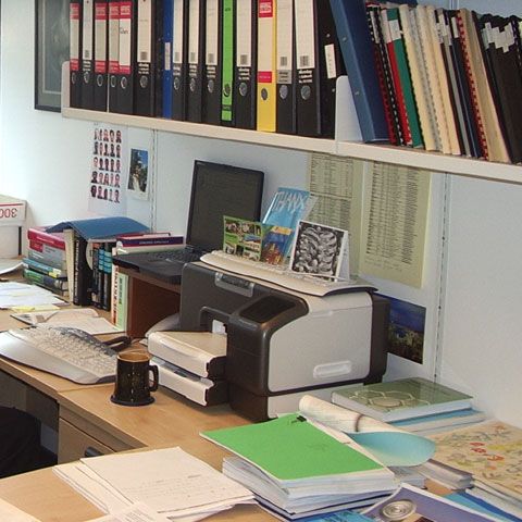 Bugetarii cu vârstă de pensionare, obligaţi să iasă la pensie luna viitoare