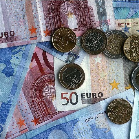 BNR a afişat vineri un curs valutar de 4,2655 lei/euro