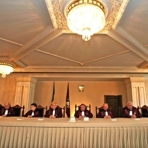 CCR motivează că OUG cu privire la cumulul pensie-salariu contravine Constituţiei. VEZI DECIZIA