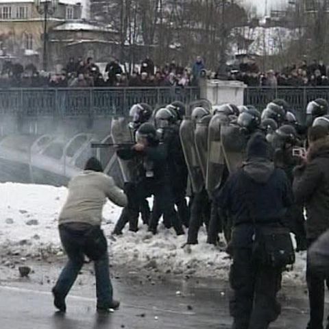 Confruntări între demonstranţi şi poliţie la Vilnius, în Lituania 