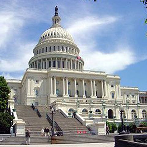 Era Obama a început marţi, iar Washingtonul îşi ţine respiraţia