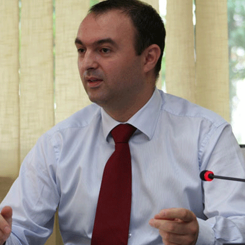 Adomniţei consideră inoportună majorarea salariilor din învăţământ 