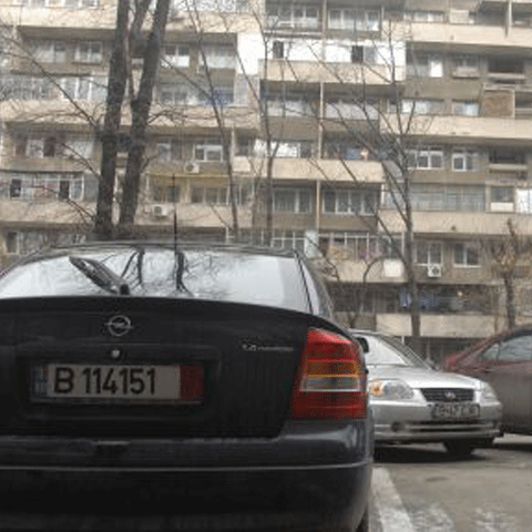 REVISTA PRESEI: Maşina în leasing nu mai are voie în faţa blocului