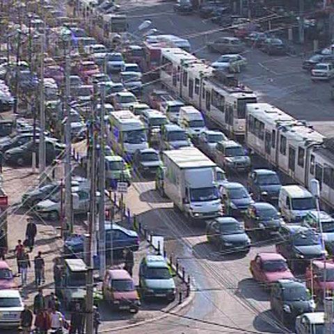 Pe mai multe artere din Bucureşti au fost introduse sensuri unice, pentru fluidizarea traficului