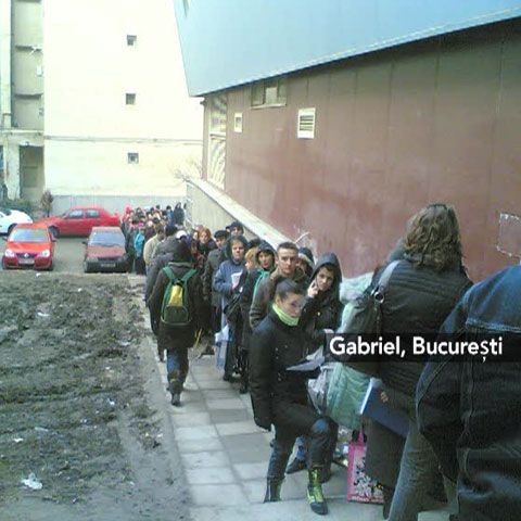 Bucureştenii stau la cozi interminabile la ITM pentru a depune documentele obligatorii