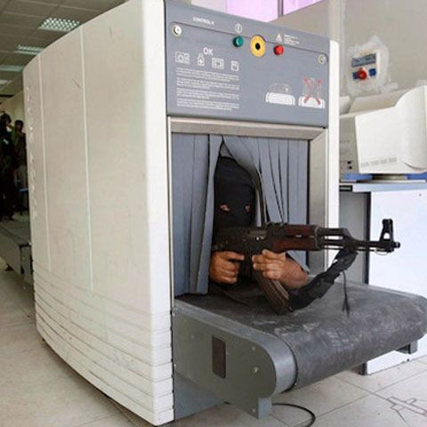 Nouă cetăţeni români au părăsit Fâşia Gaza 