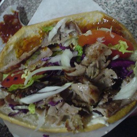 Inventatorul renumitului doner kebab a decedat la Berlin, la vârsta de 87 de ani