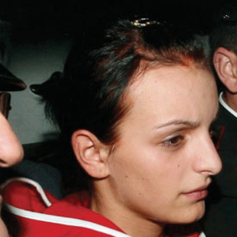 "Ucigaşa cu umbrela" şi-a făcut blog